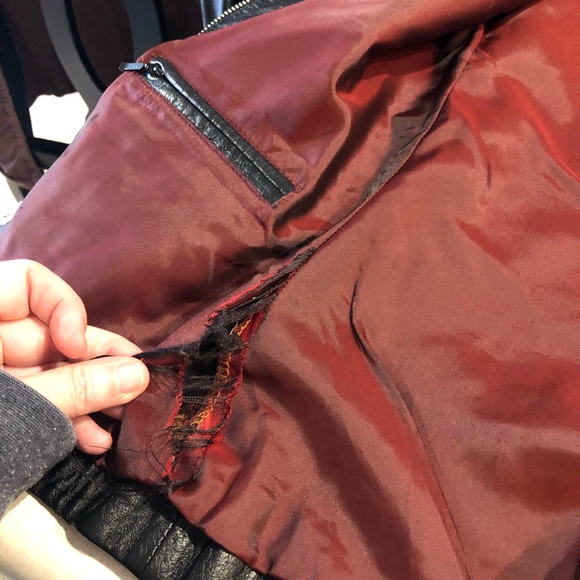 ⭐️ Vintage Wilsons Leather Classic Black Fitted Jacket Size: MEDIUM - Picture 8 of 13